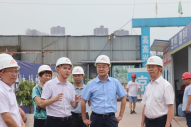 集團(tuán)公司董事長鄧華帶隊(duì)前往內(nèi)江市、隆昌市考察紡織、糧食儲運(yùn)、撬裝加油等項(xiàng)目