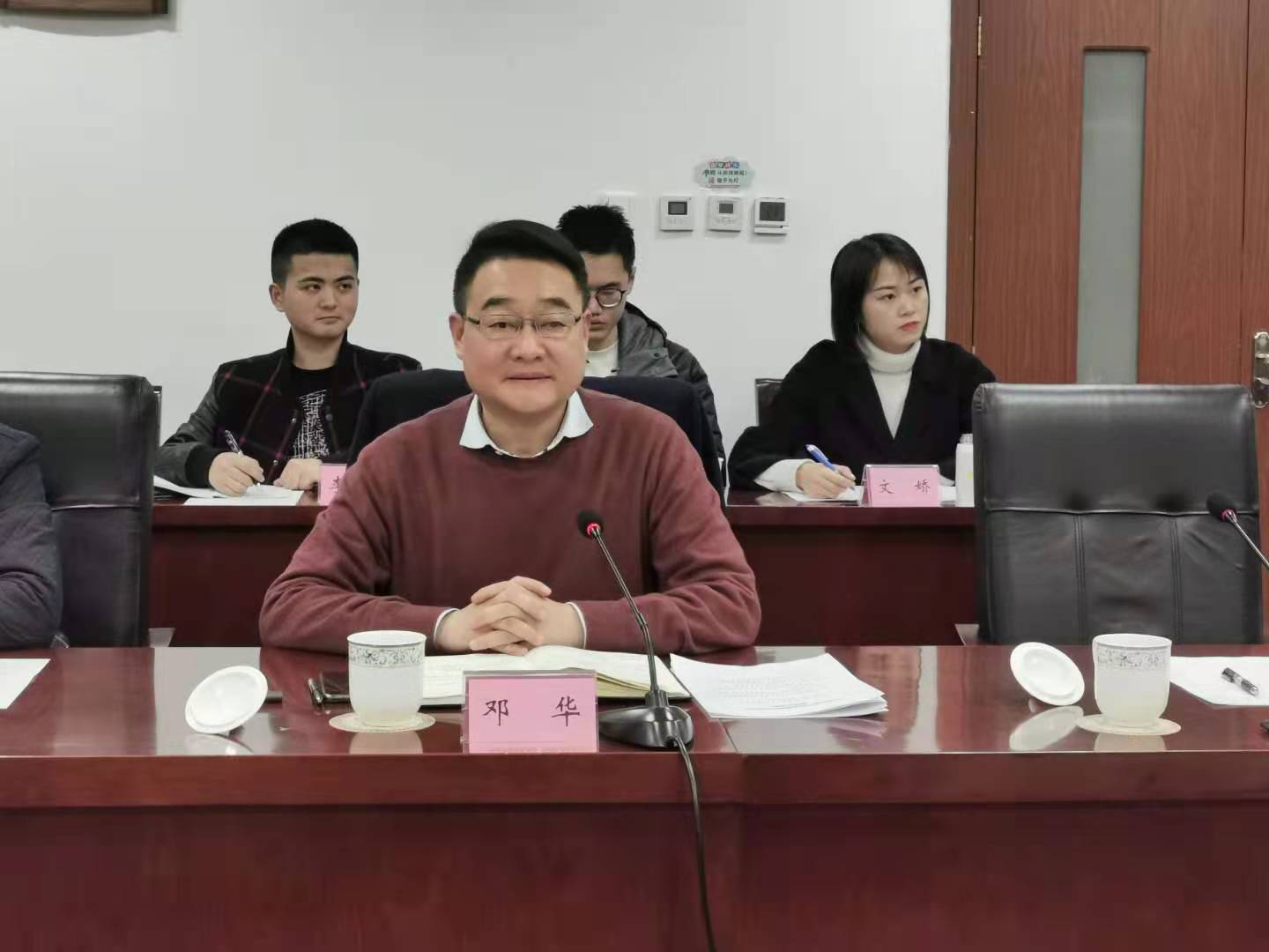 “省、市、縣三級(jí)聯(lián)動(dòng)，多方齊力推動(dòng)達(dá)州苧麻產(chǎn)業(yè)發(fā)展”。