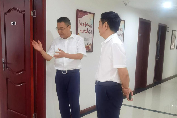 省供銷社黨組成員、機(jī)關(guān)黨委書記李先明帶隊檢查指導(dǎo)棉麻集團(tuán)安全生產(chǎn)工作
